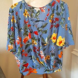 Bundle any 3 items for $20****    Floral top